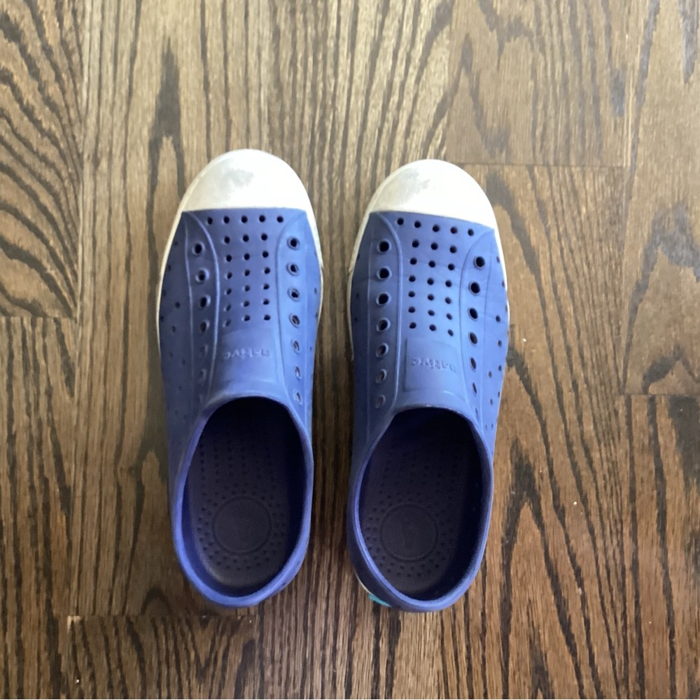 Native Shoes - Picture 3 of 5